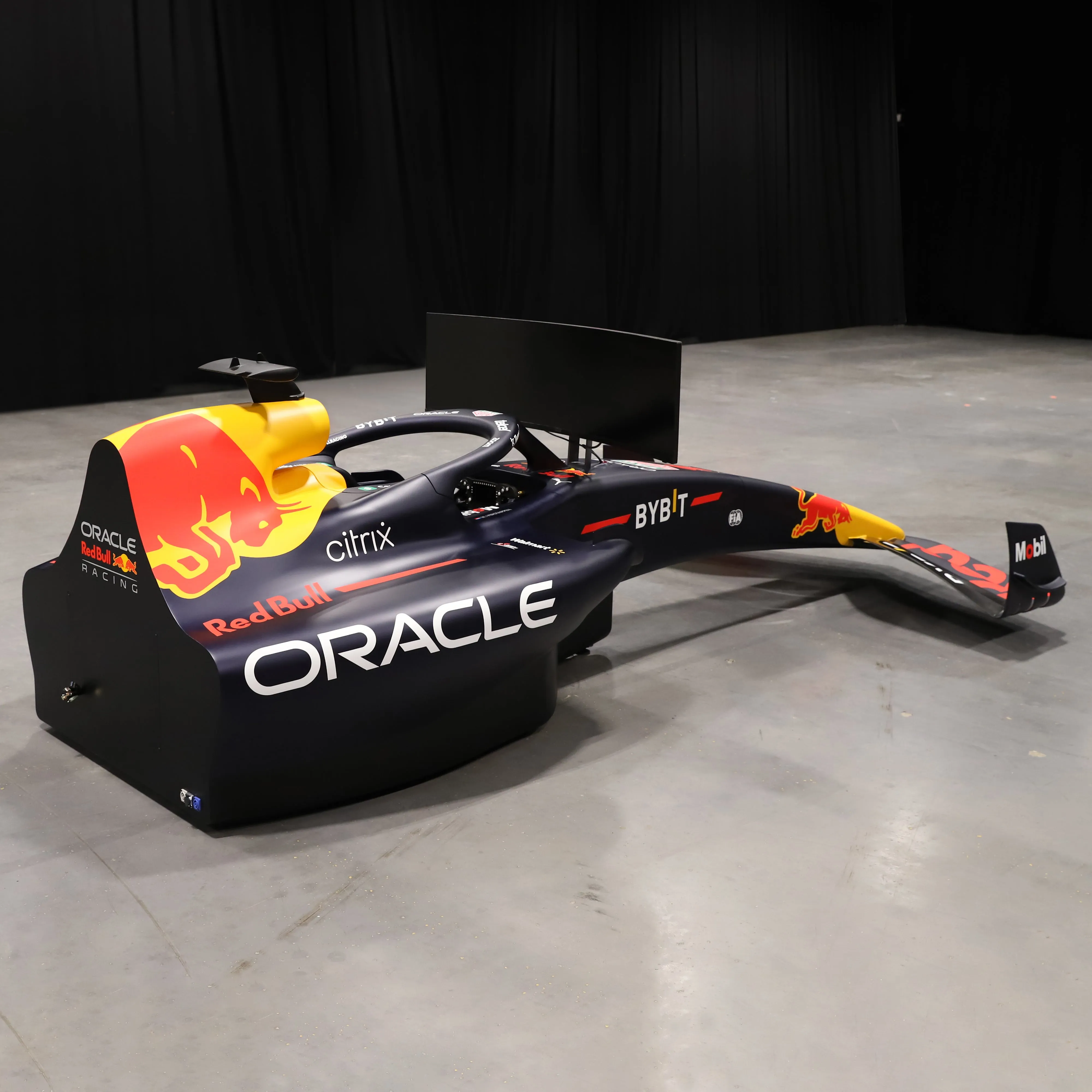 Official 2022 Oracle Red Bull Racing RB18 F1 Team Simulator - Championship Edition